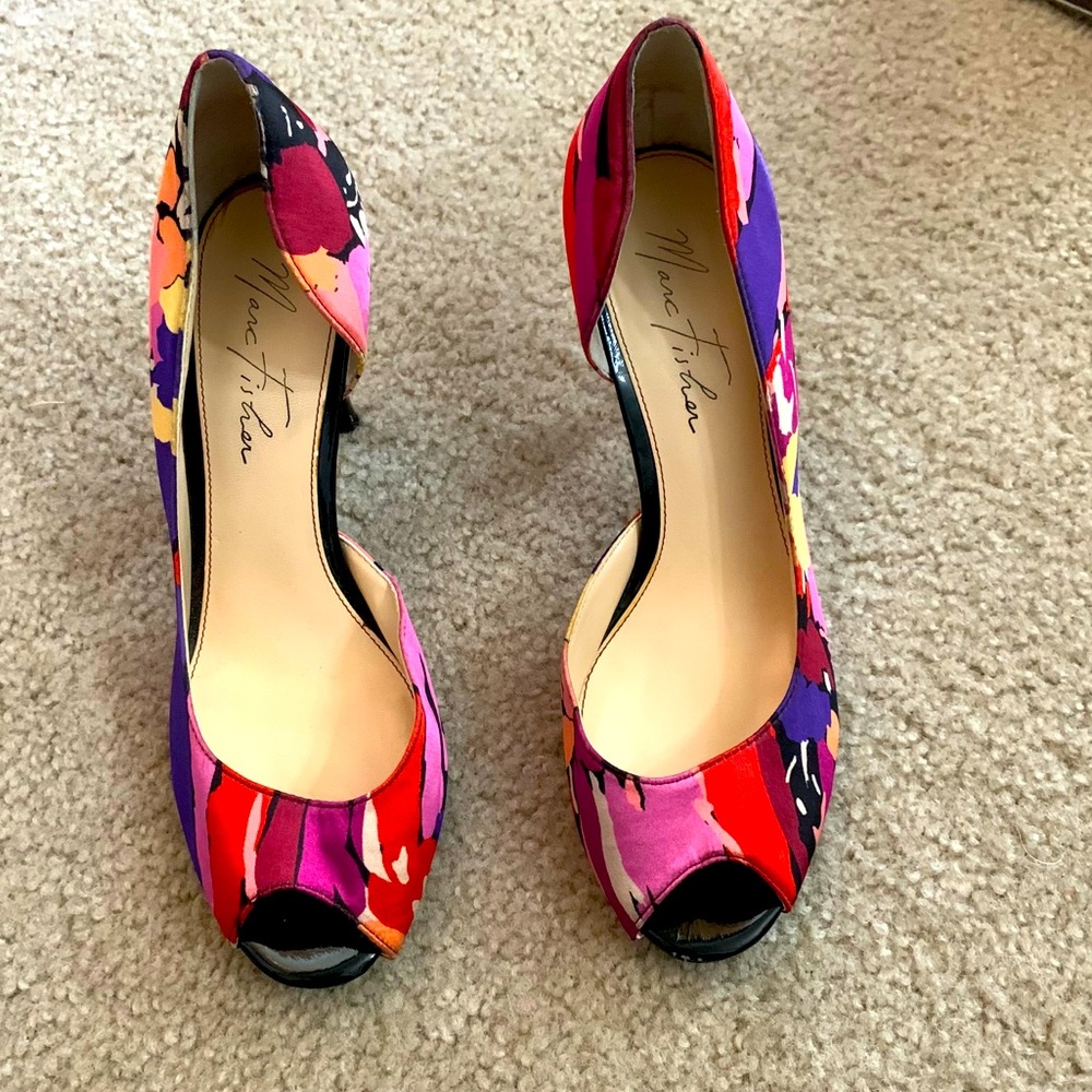 Marc Fisher multi colored D’ Orsay peep toe pump Size 7